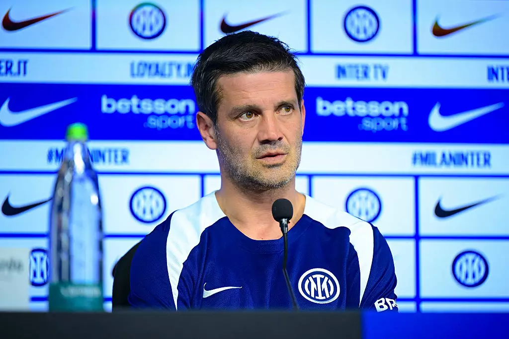 După ce a spulberat Roma, Cristi Chivu și-a început conferința vorbind despre Mircea Lucescu